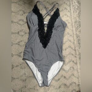 Cupshe Striped One Piece Bathing Suit
